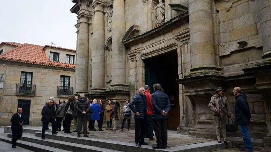 Algunas de las personas que acudieron al funeral. // G. Santos