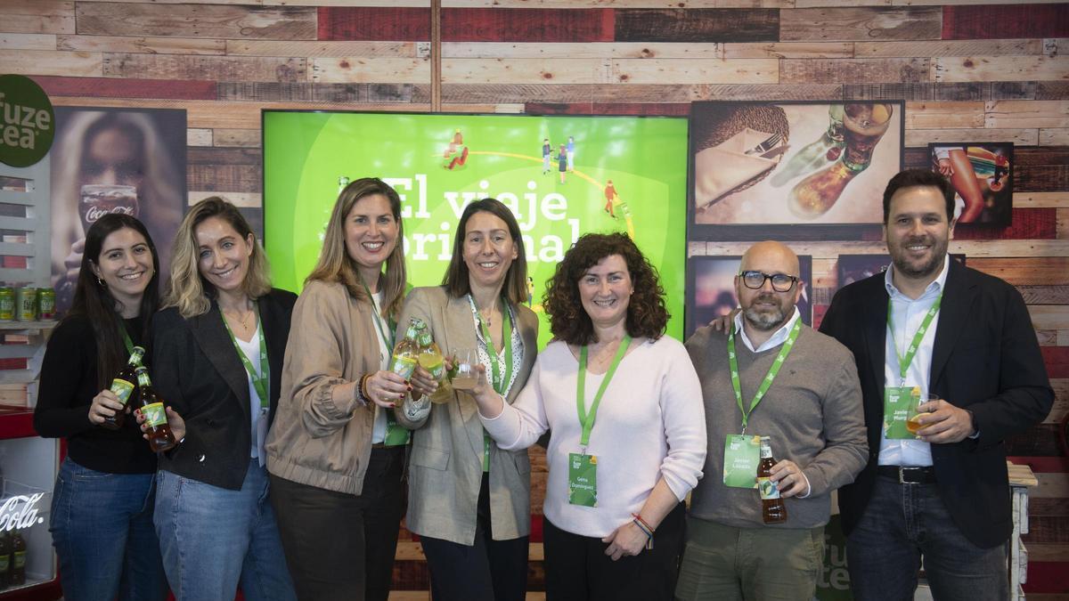 Equipo directivo y de comunicación de la planta de Coca Cola de A Coruña