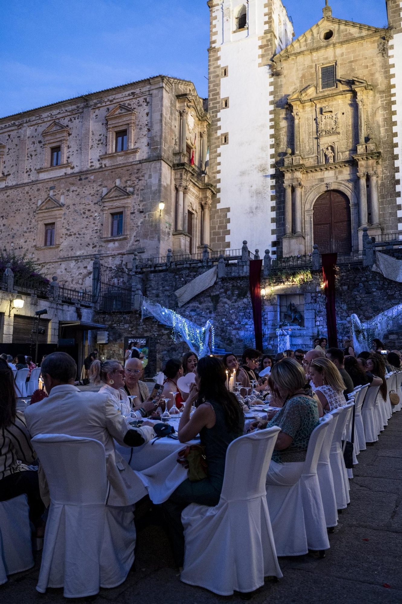 Fotogalería | El Festival de Teatro Clásico de Cáceres se despide con una baile de máscaras