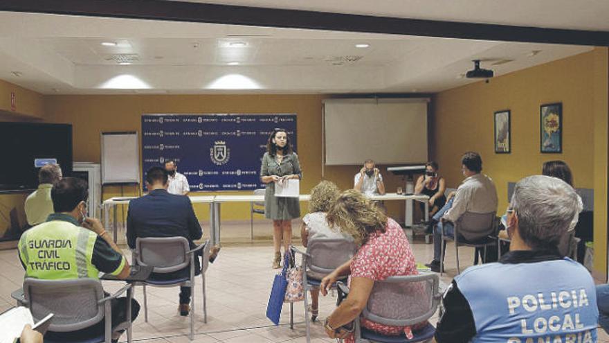 Reunión celebrada ayer en el Cabildo para solucionar el caos circulatorio que sufre Anaga.