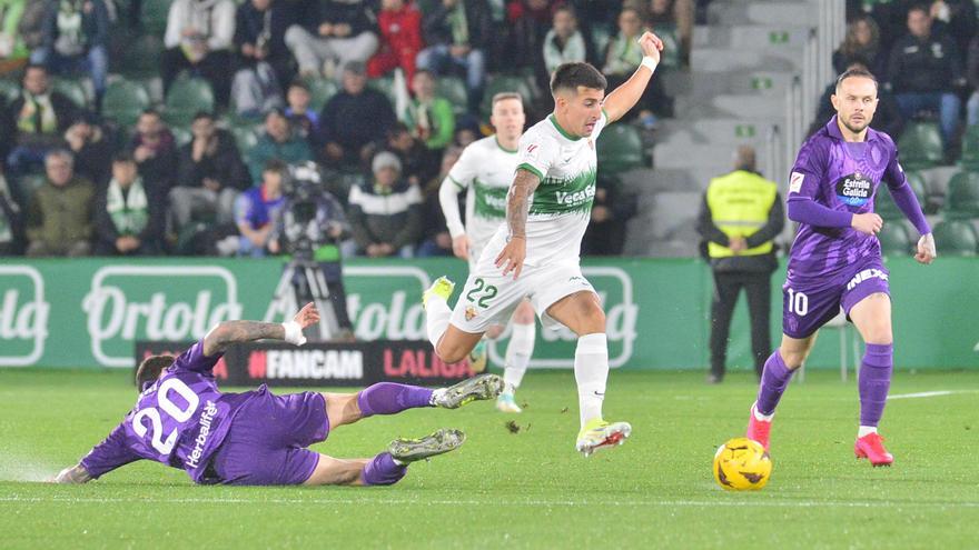 Elche CF - Real Valladolid: Las mejores fotos del partido disputado en el Martínez Valero