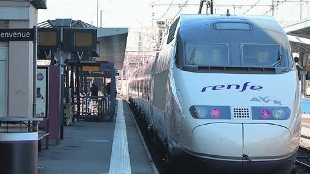 El primer viaje 8 El AVE S-100F, en su llegada a la estación de Toulouse-Matabiau, ayer, a las 13.40 horas.