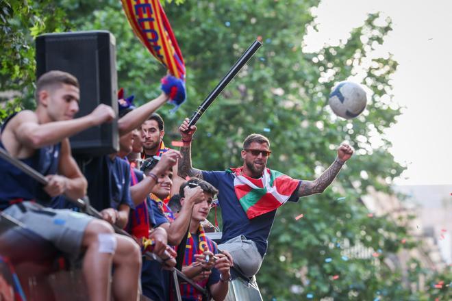 ¡De locos! Las mejores imágenes de una ciudad entregada al Barça