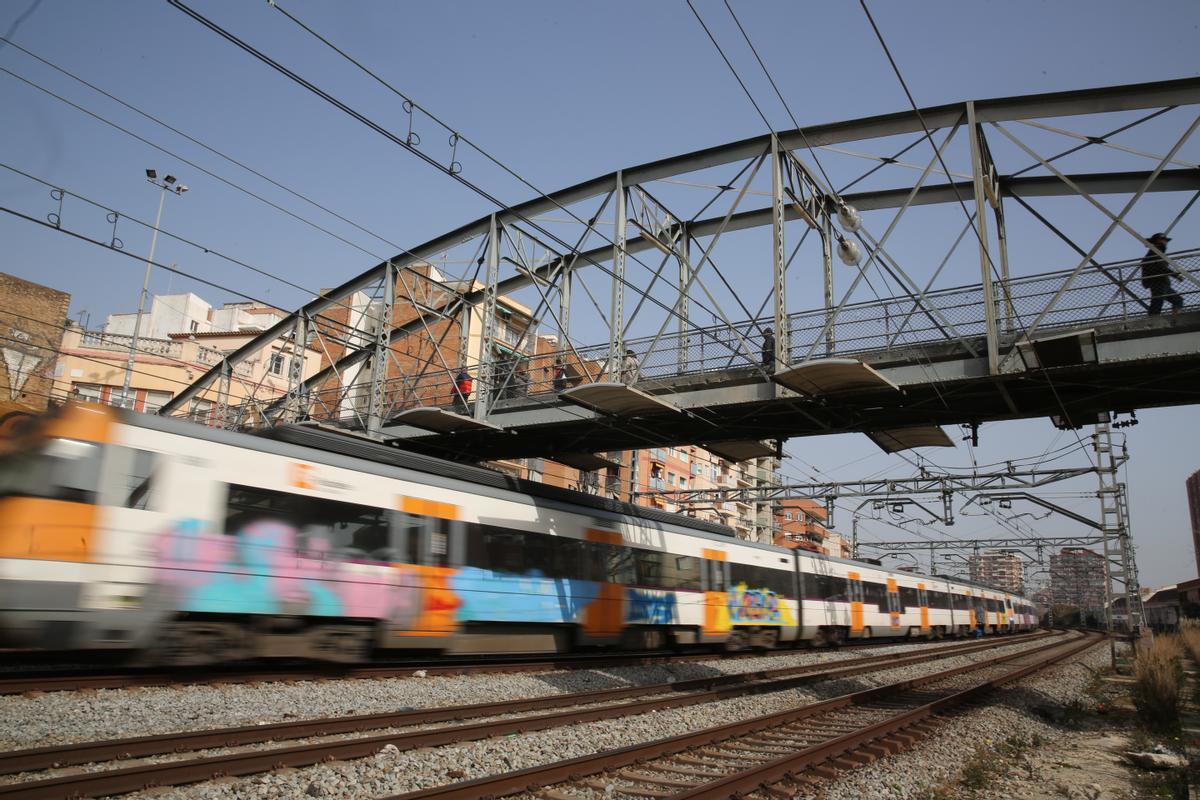 El histórico Pont den Jordà o Pont de la Torrassa de LHospitalet de Llobregat. Estado del puente y la degradación de sus alrededores