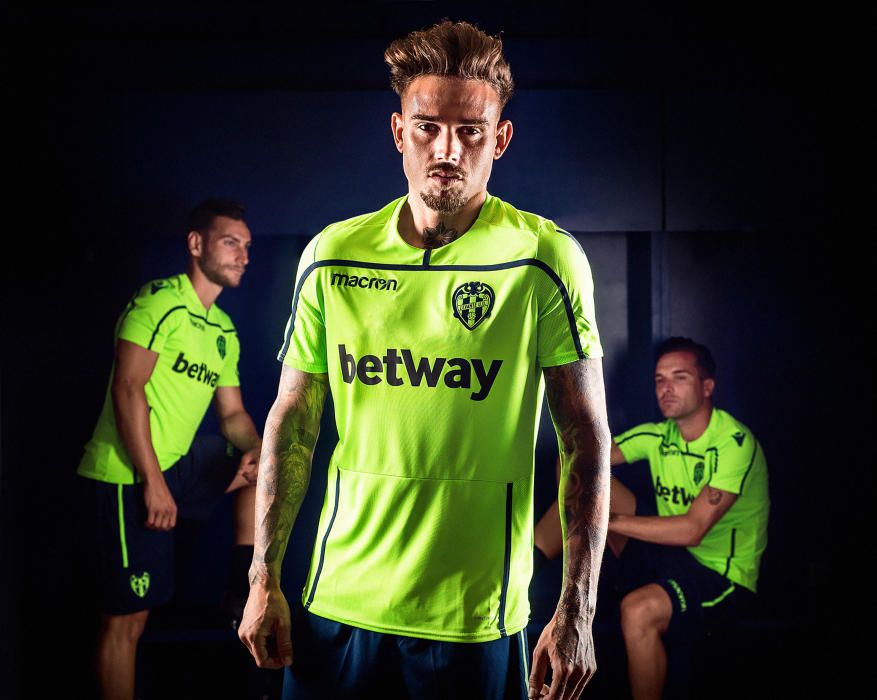 Nueva camiseta del Levante UD (entrenamiento) - Superdeporte