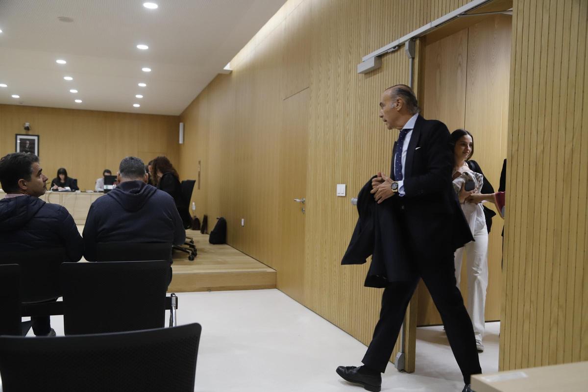 Luis Oliver, el día de su declaración en la Audiencia Provincial de Córdoba, en el juicio contra Jesús León.