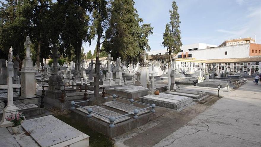 Retoman la exhumación de tumbas abandonadas en la Salud y Fuensanta