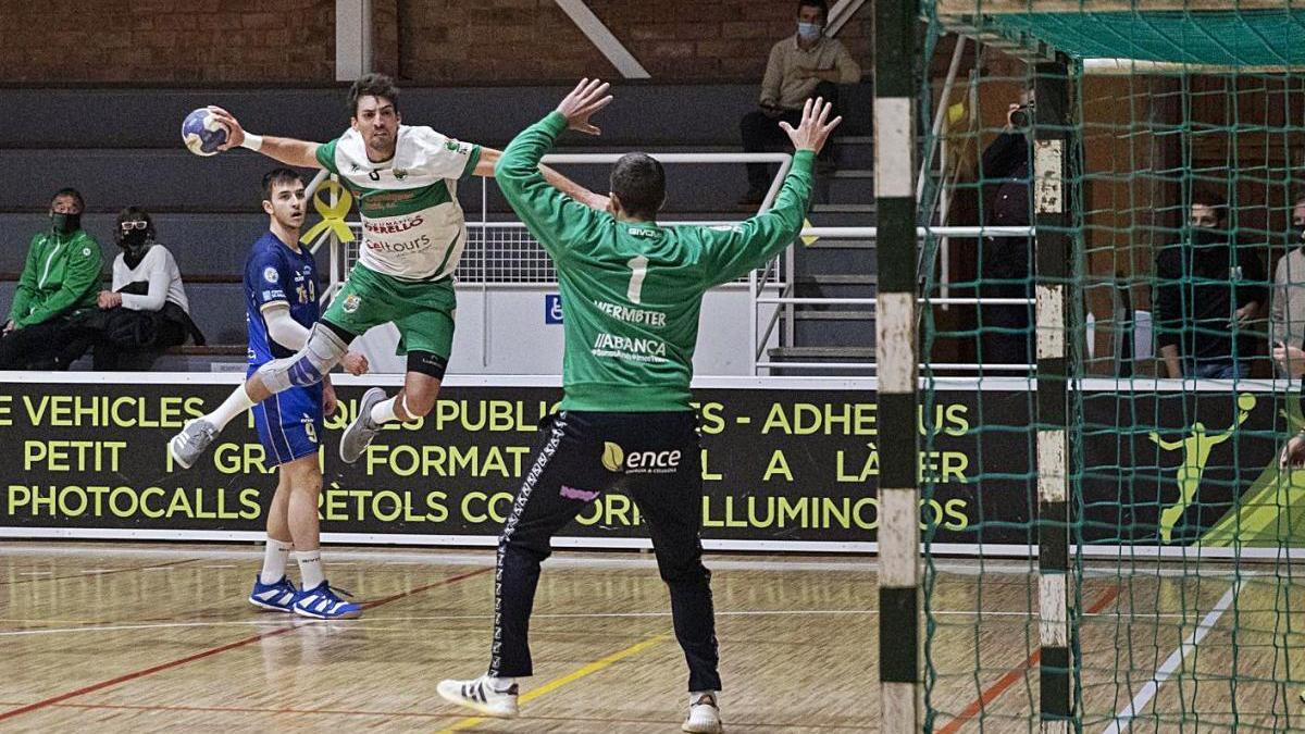 Una imatge del partit de la primera volta entre Bordils i Teucro al Blanc-i-verd.