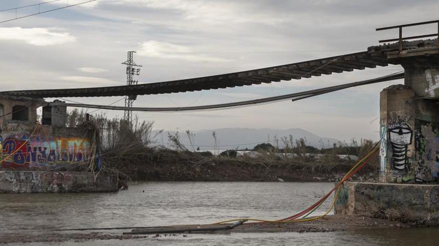 El pont d&#039;en Pitxota, per on passa la línia de tren R1, va quedar destruït el 22 de gener pel temporal «Gloria»