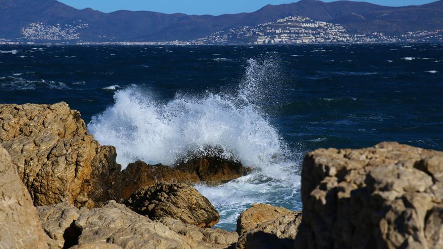 Alerta per fort onatge amb pics de més de 4 metres a l&#039;Empordà