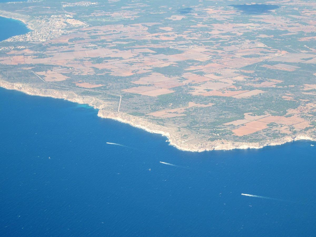 Imagen aérea de la zona rústica de la Marina de Llucmajor, en el sur de Mallorca.