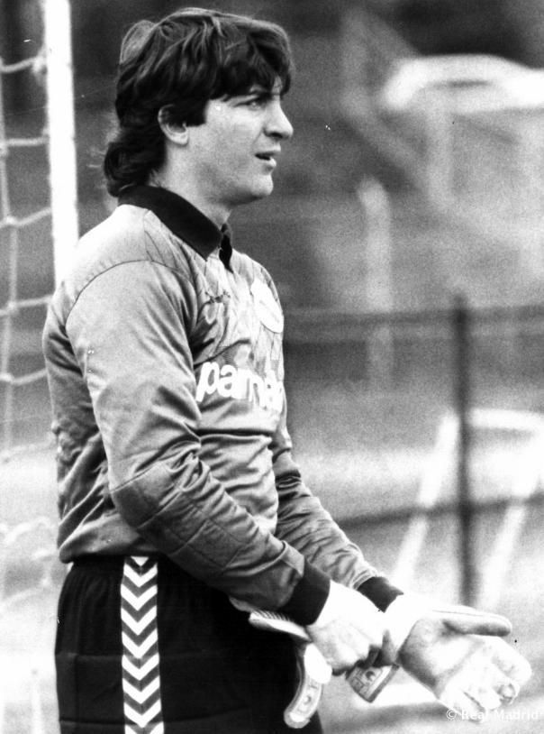 El marinense Agustín Rodríguez defendiendo la portería del Madrid.