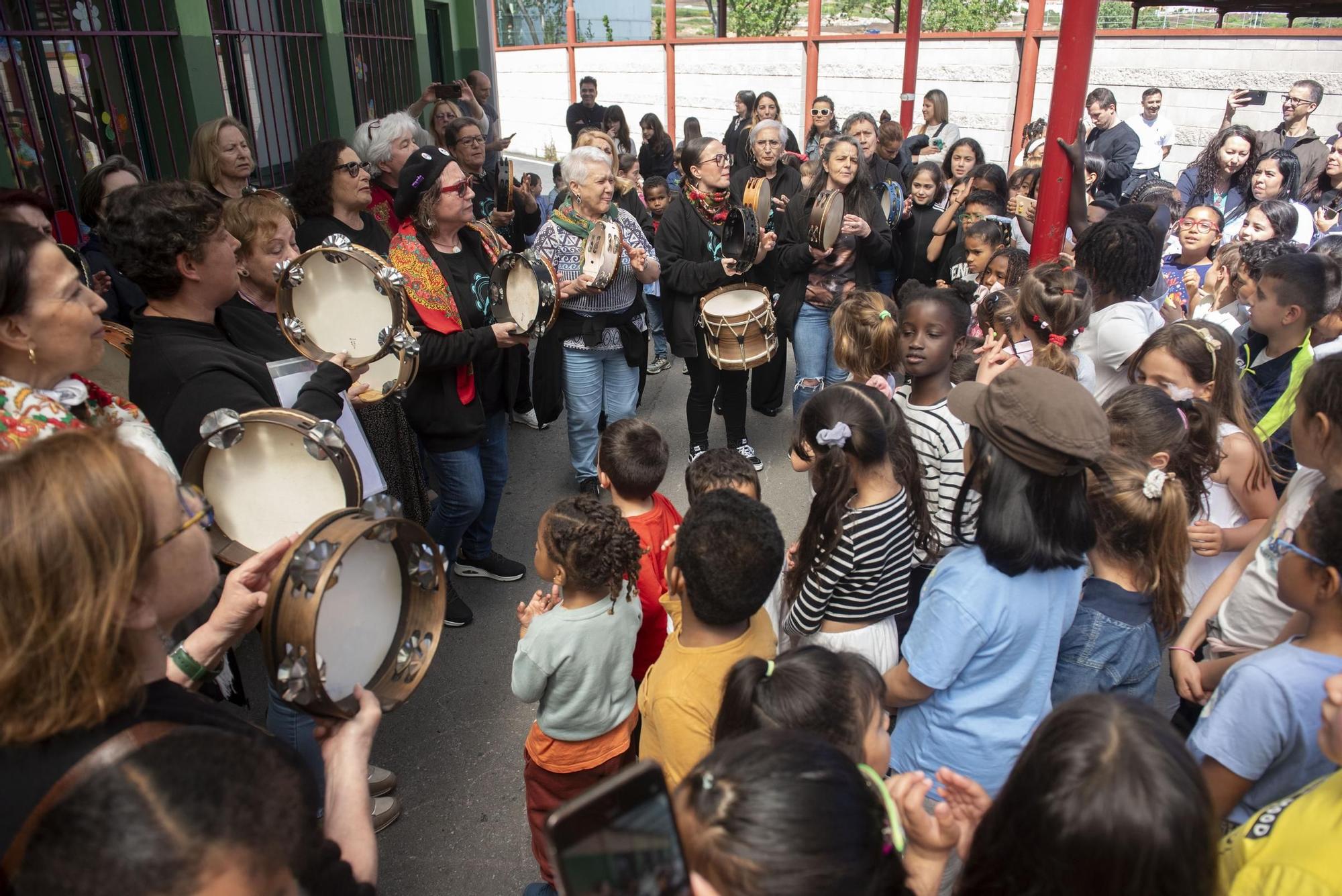 Baile, pandeireta e alegría no Raquel Camacho