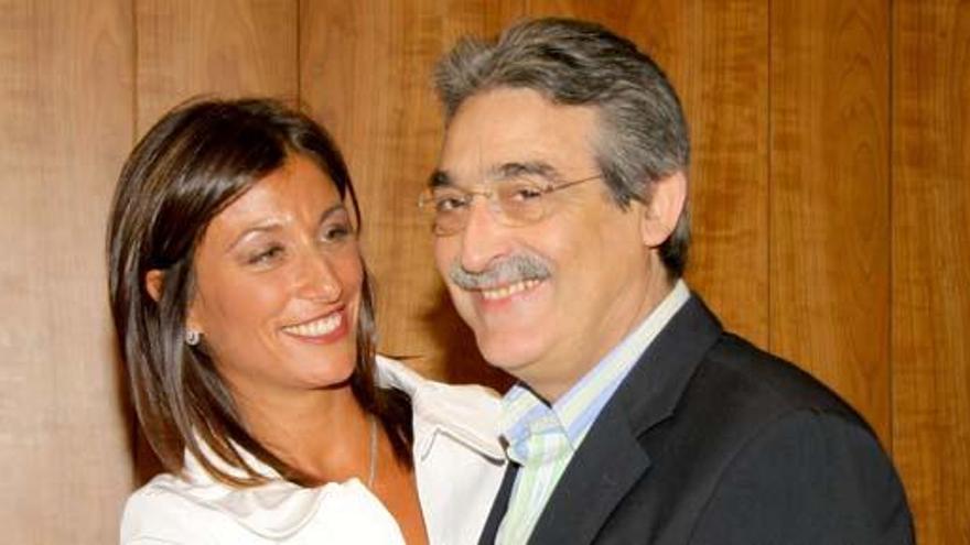 Mónica Lorente y José Manuel Medina, tras la toma de posesión de la alcaldesa en 2007