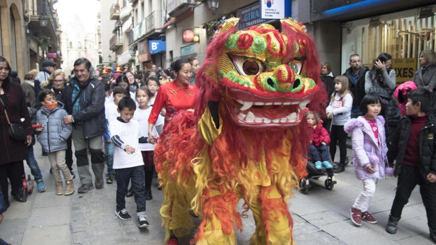 La comunitat xinesa de Manresa es fa visible amb el primer festival celebrat a la ciutat