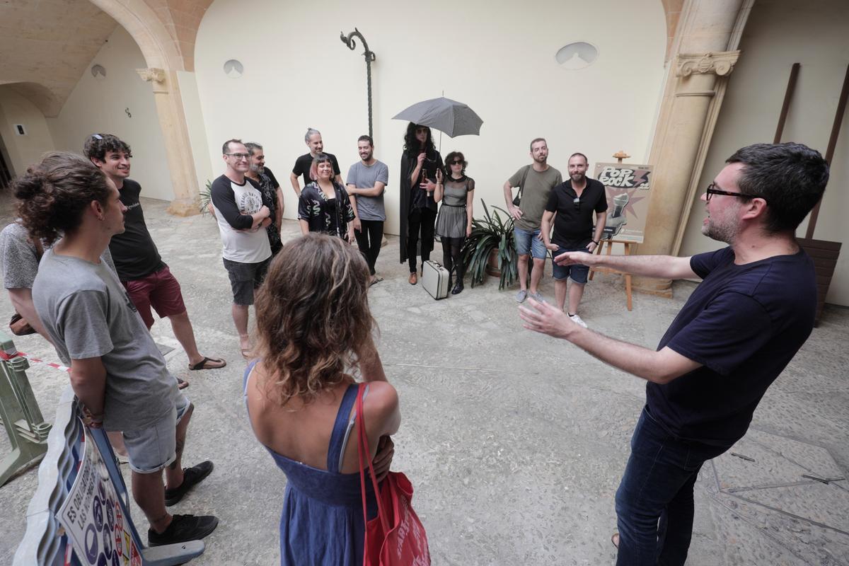 El regidor de Cultura i Benestar Social, Antoni Noguera, animando a los semifinalistas.