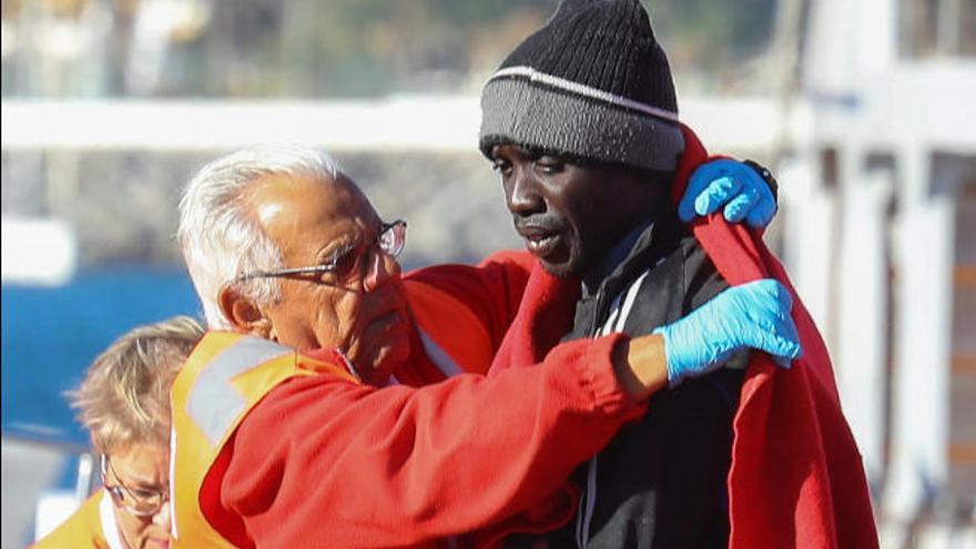 Llegada de migrantes atendidos por Cruz Roja.