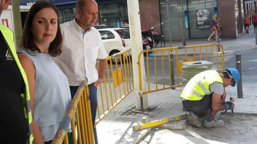 Inician las obras en la calle Doctor Caro para ampliar el carril bus