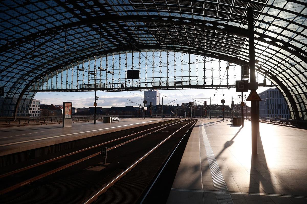 Alemania se para el lunes por una huelga a gran escala que los sindicatos han convocado en todo el transporte. Los trabajadores del sector público elevan la presión para exigir subidas del 10,5% para compensar la elevada inflación