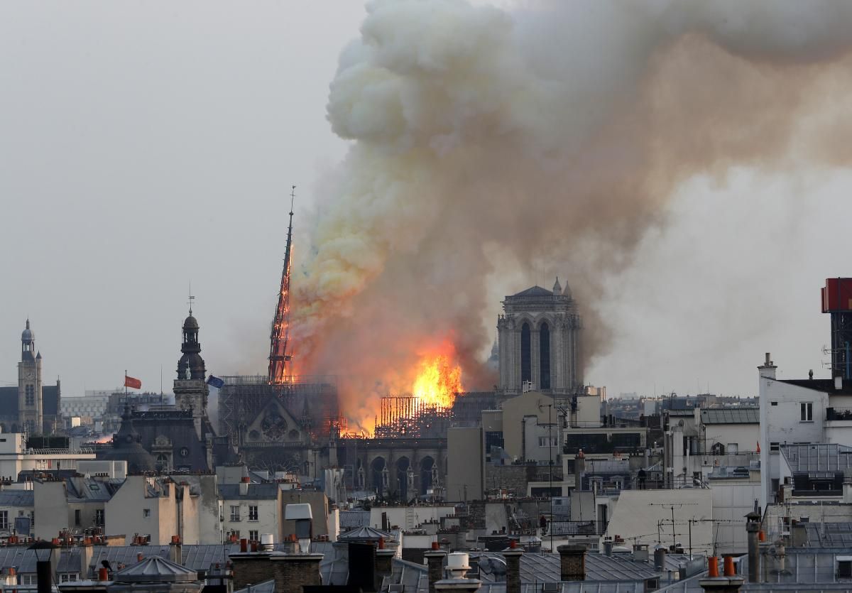 Arde la catedral de Nôtre Dame de París