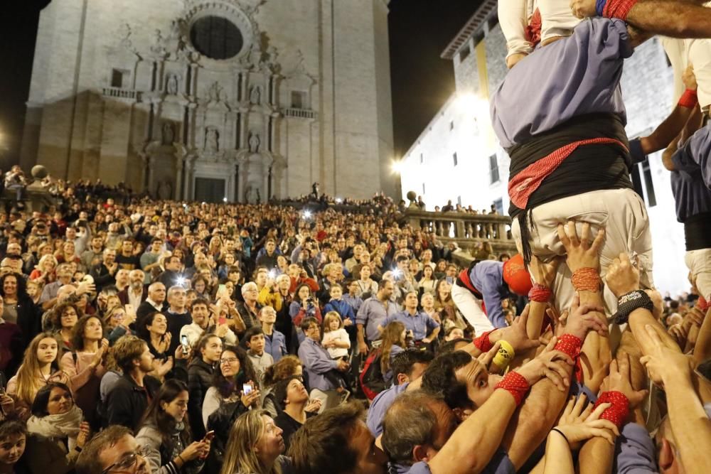 Els Marrecs pugen el pilar de 4 per les escales de la Catedral