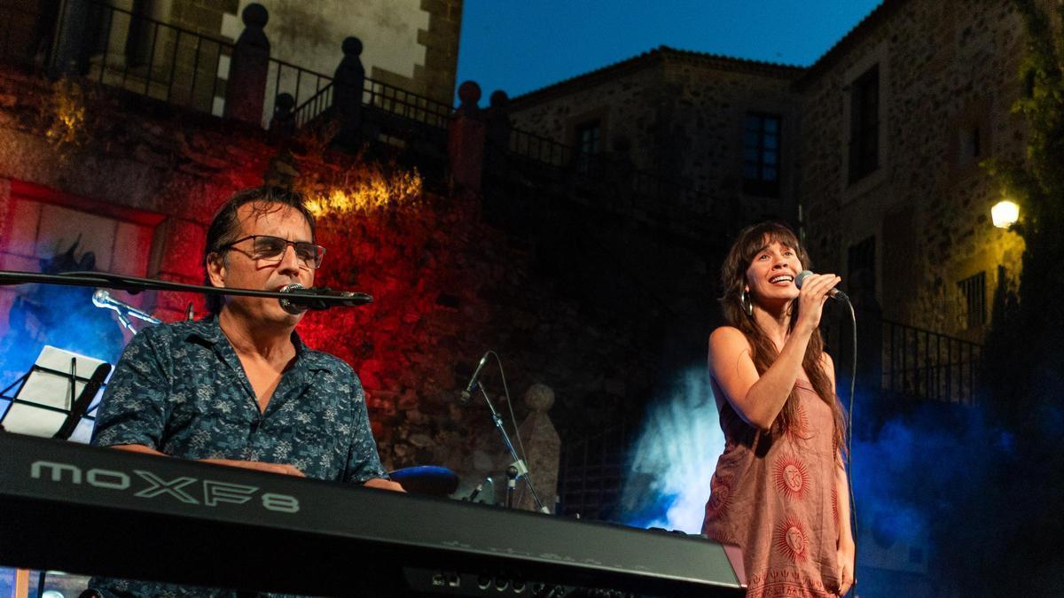 José Luis Madueño y Lola Santiago.