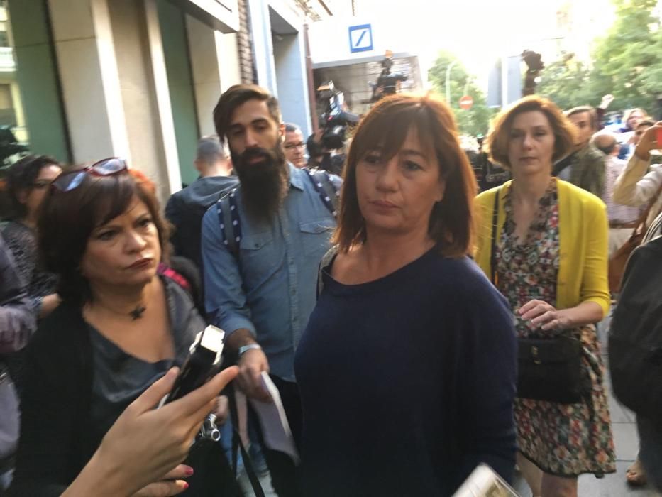 Tensa llegada de los militantes al Comité Federal del PSOE