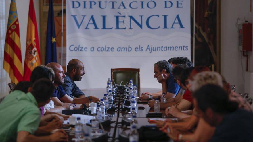 La reunión del equipo de gobierno de la diputación, con la silla vacía de Jorge Rodríguez. Foto: Miguel Ángel Montesinos