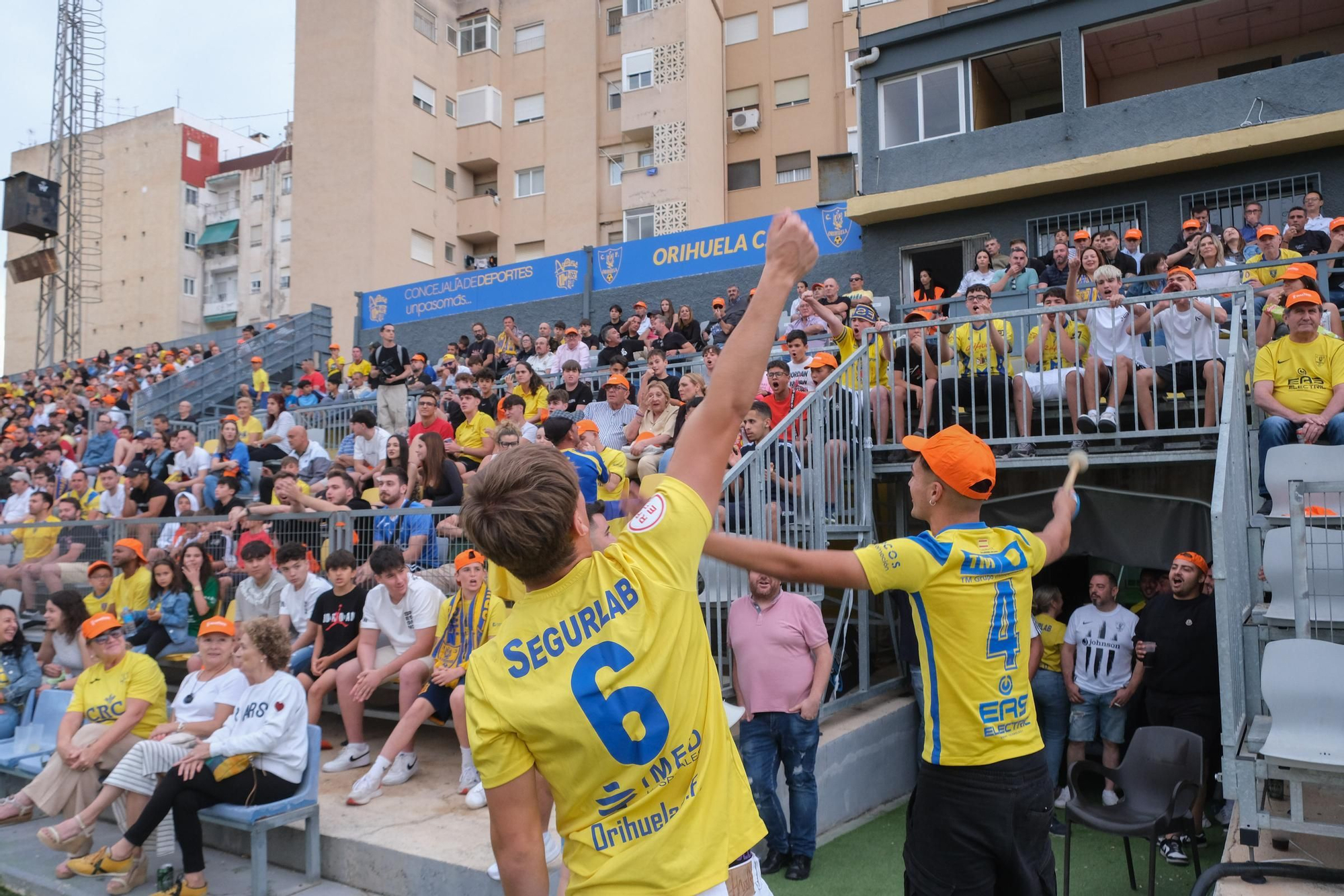 Así se ha vivido el Barakaldo - Orihuela en el estadio de Los Arcos
