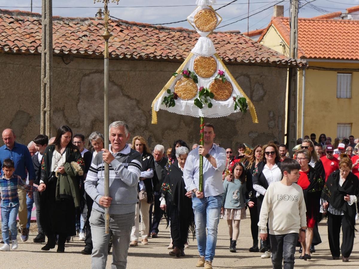 GALERÍA | Burganes y sus fiestas del Cristo, en imágenes