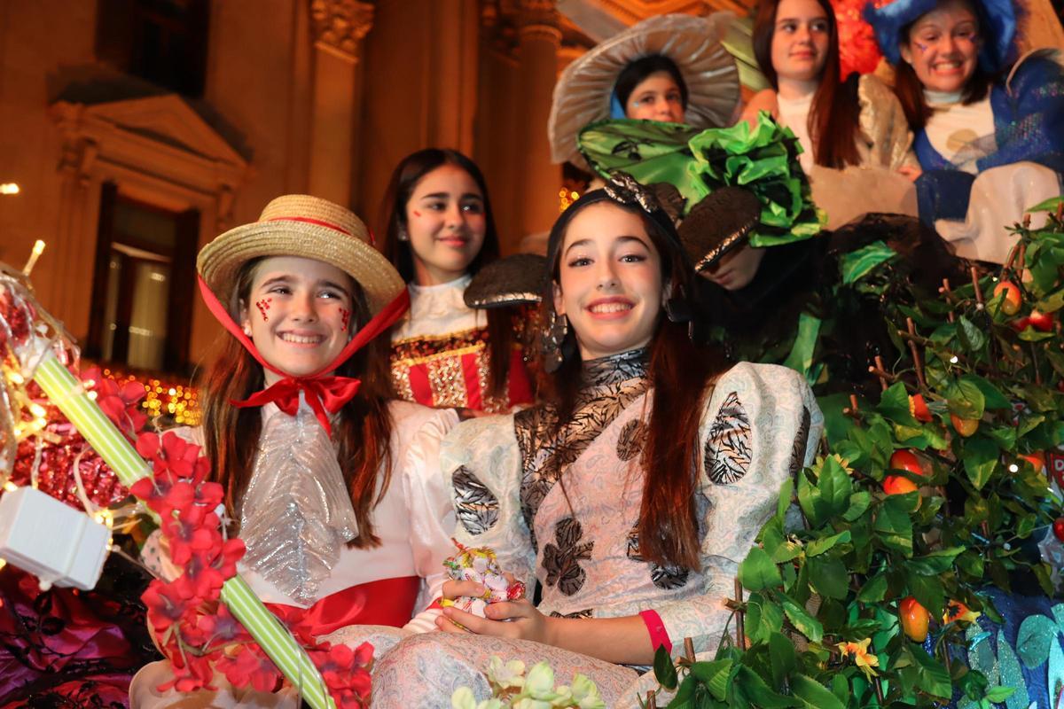 Vuelta a casa de Laura, Paula y las falleras 2023