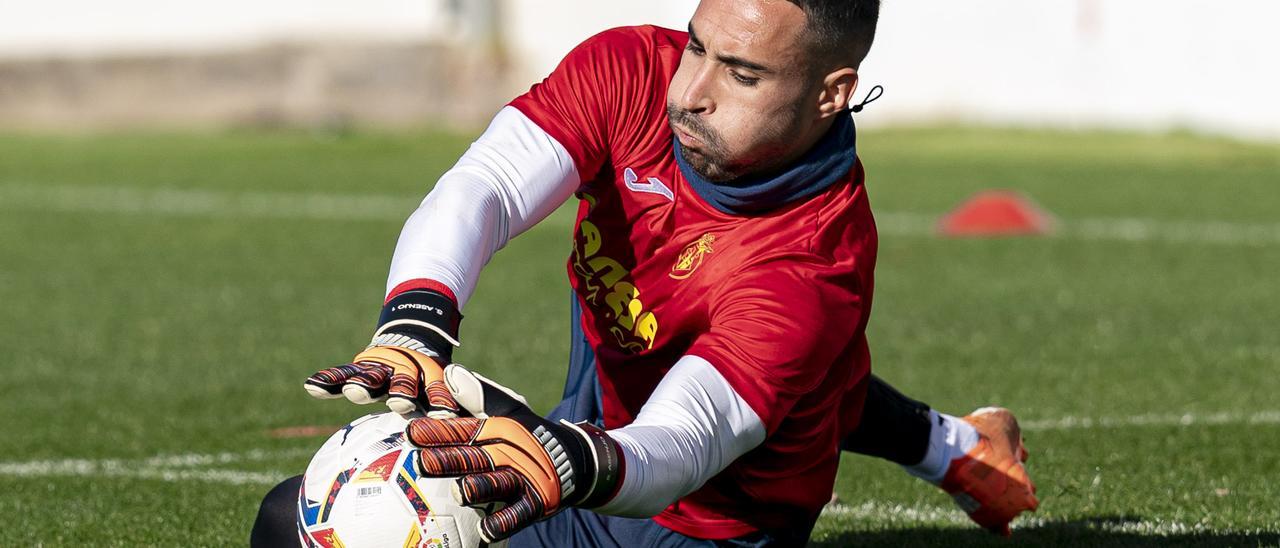 Sergio Asenjo, guardameta del Villarreal, puede comprometerse con otro club a partir del 1 de enero.