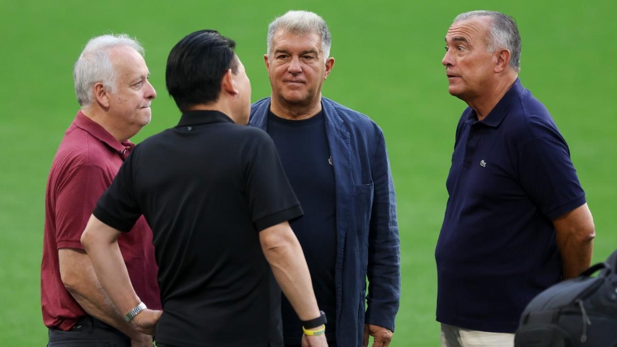 La charla entre Laporta y Mikitani, el hombre que salvó de su bolsillo la gira