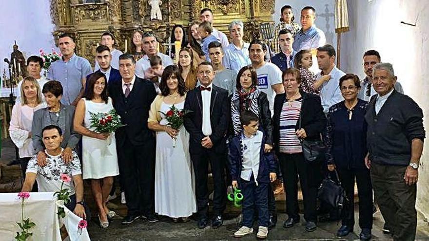 La familia Rey se reúne para celebrar las bodas de plata.