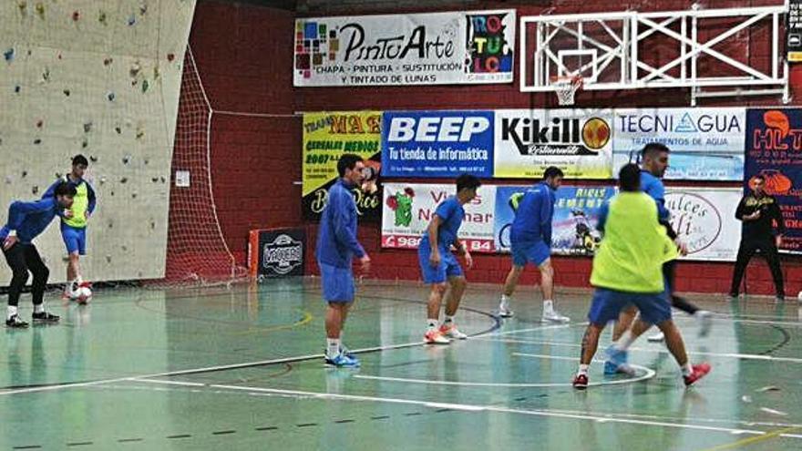 Los jugadores del Desguaces Casquero preparan el envite.