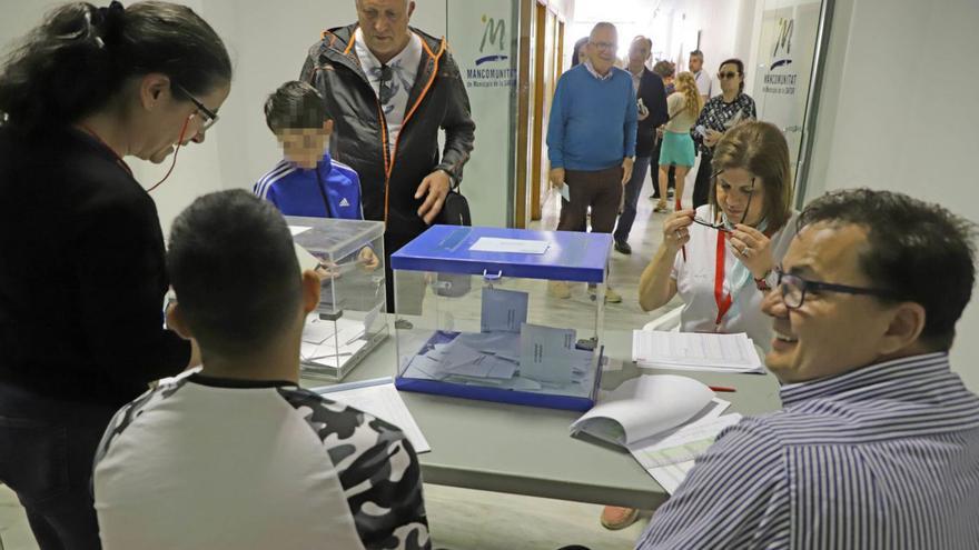 Un colegio electoral durante las votaciones del año 2019. | XIMO FERRI