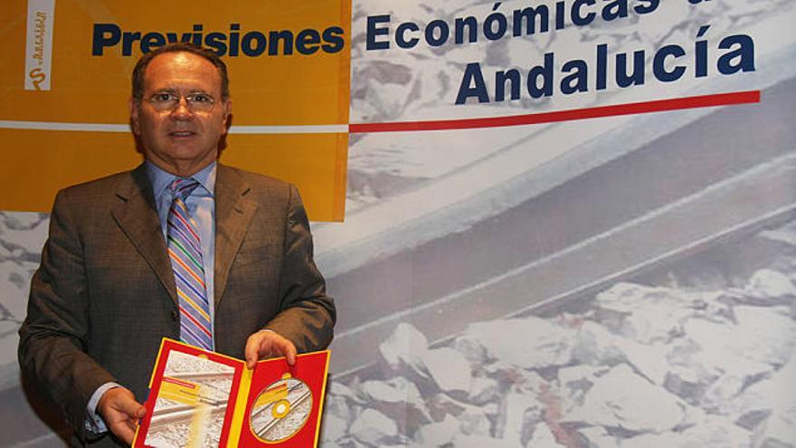 Perspectivas. Francisco Villalba presentó ayer el informe ´Previsiones económicas de Andalucía´.