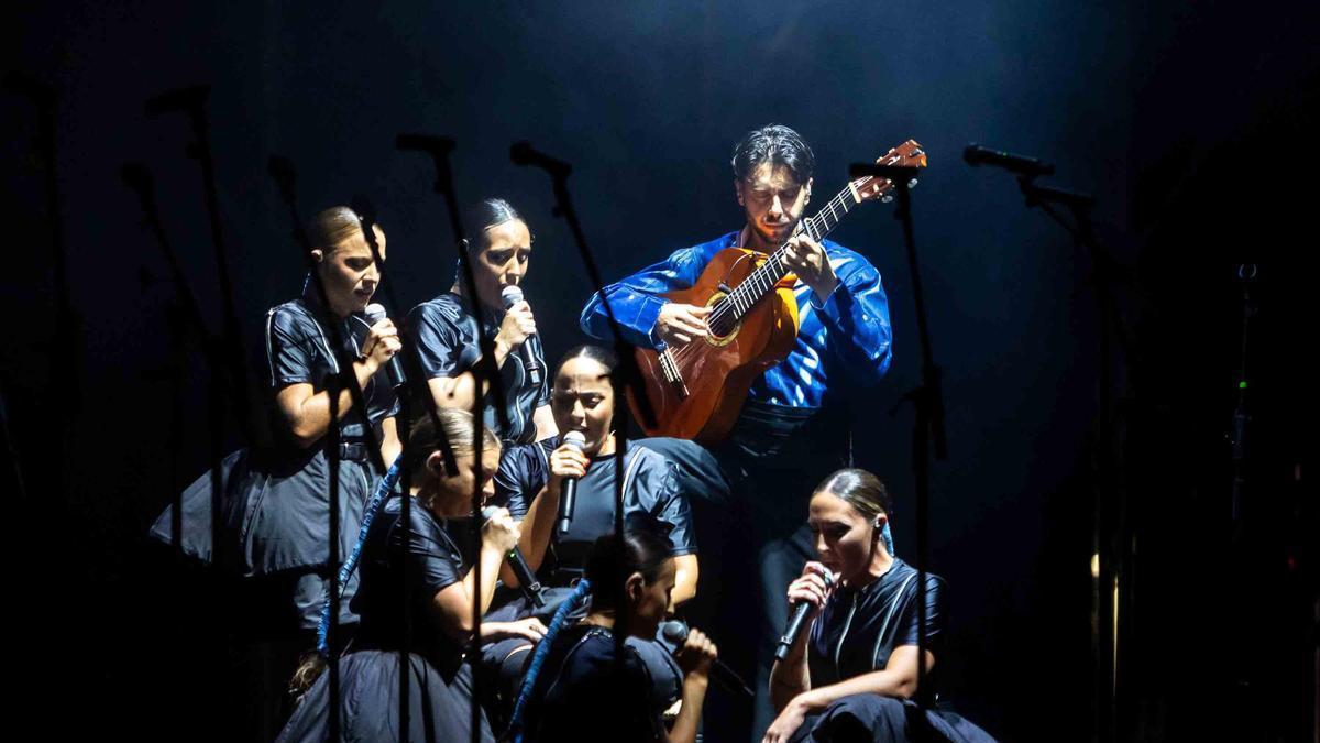 Las cuerdas de Yerai Cortés emocionan a Alicante en El Muelle Live
