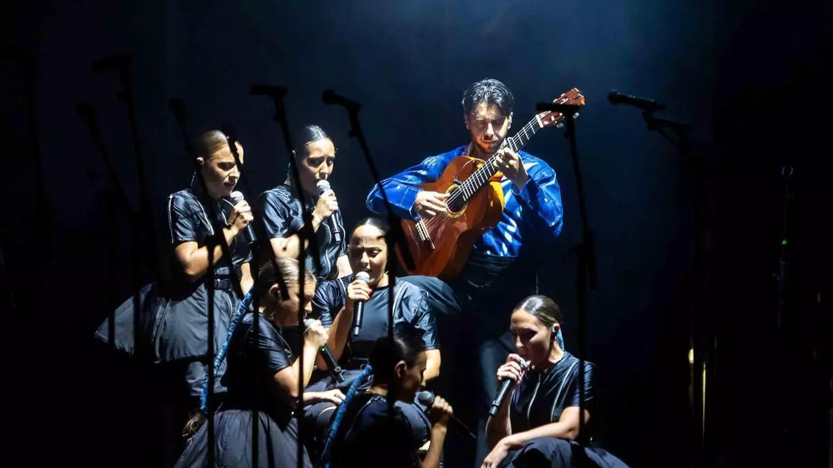 Las cuerdas de Yerai Cortés emocionan a Alicante en El Muelle Live