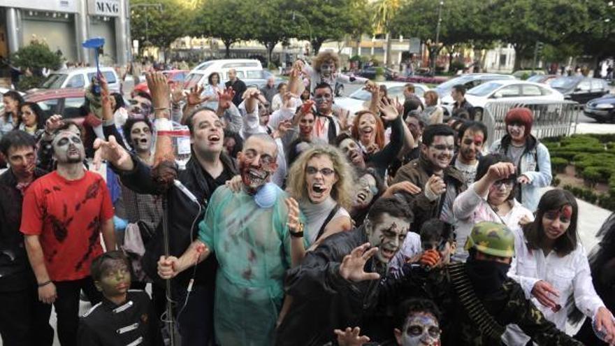 Participantes en un &#039;Zombie Walk&#039; en A Coruña.