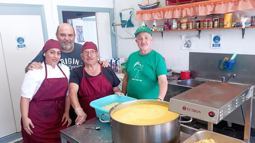 Un comedor con menú y una salida vital