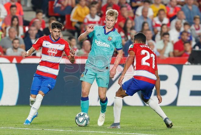 Las imágenes del partido entre el Granada y el FC Barcelona de LaLiga Santander disputado en el estadio Nuevo Los Cármenes en Granada.