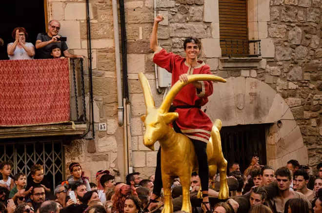 Una breu però intensa tempesta amb pedra al Moianès força l’ajornament de la Festa de la Cabra d’Or