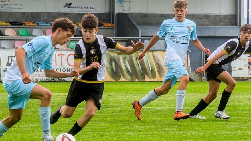 El mejor fútbol infantil luce en la quinta edición de la Copa Ribadumia | IÑAKI ABELLA