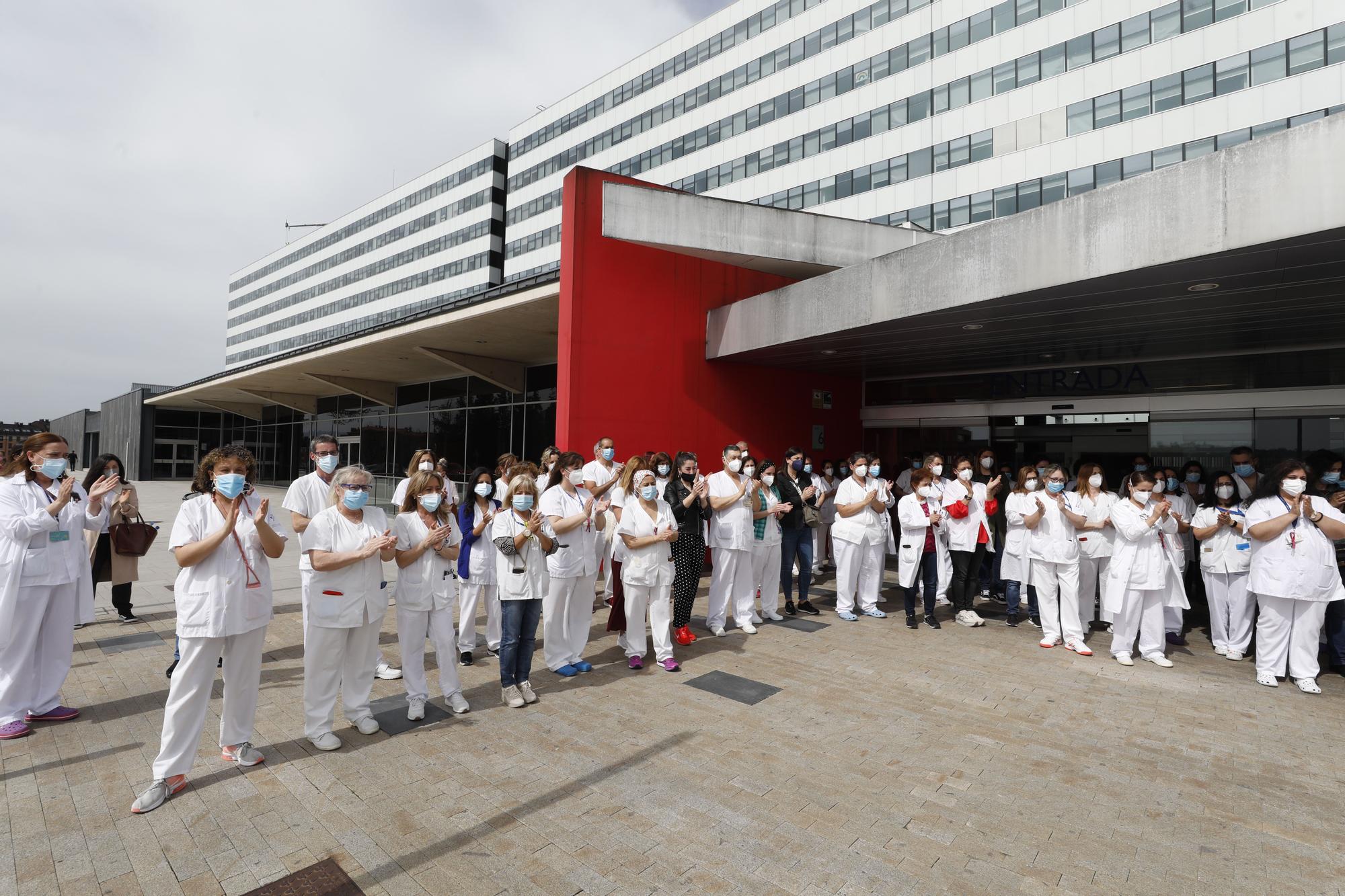 Homenaje de los sanitarios del HUCA a la compañera fallecida por covid