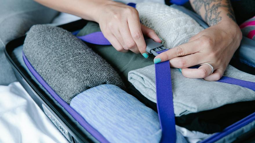 PERCHAS DECORACION : Adiós a las perchas: la alternativa con la que se gana  espacio sin dejar de colgar la ropa