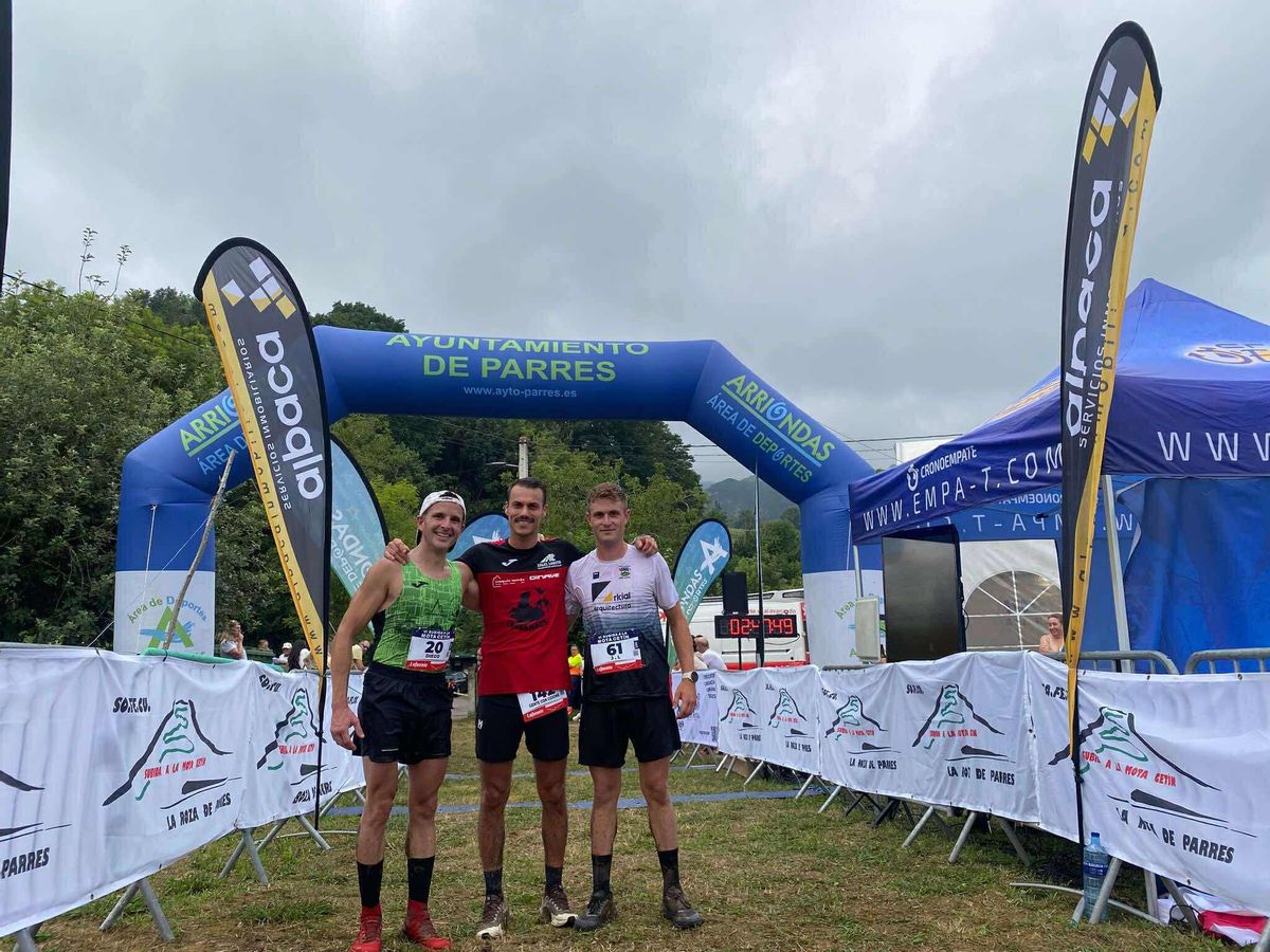 Podio masculino de la carrera corta (15 km) de la Sibida a la Mota Cetin.