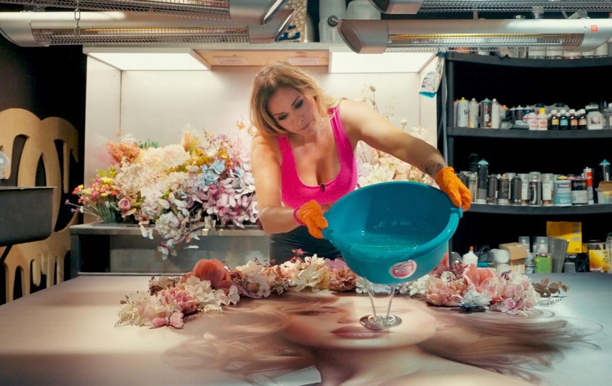 Malin (r.) möchte sich als Partyschlager-Sängerin am Ballermann beweisen und hat schon Fans gefunden.   | FOTOS: SWR