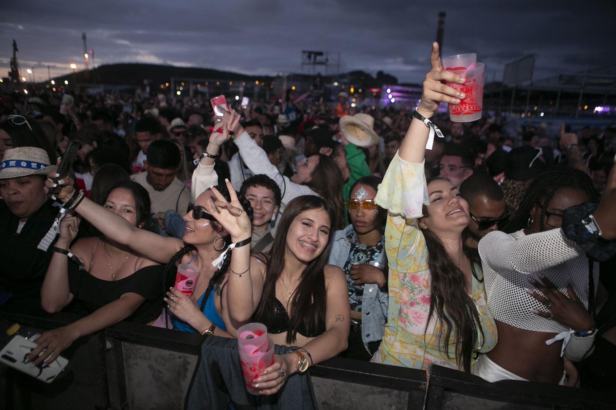 En imágenes: así fue el primer día del Reggaeton Beach Festival de Avilés