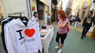 Botigues al Carrer llena la calle San Francisco mientras los comerciantes alertan de robos y deterioro